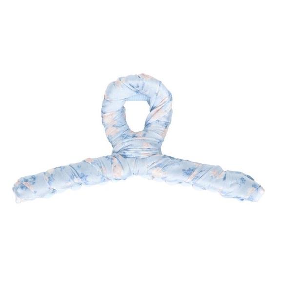 NWT Goody LoveShackFancy Blue and White Hair Floral Clip main image 10